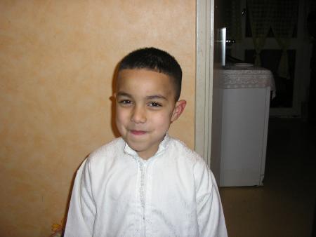 ENCORE UN PETIT FRERE